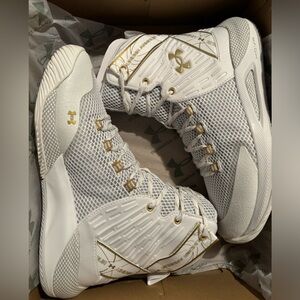 NWT Under Armour Women’s Ace Volleyball HOVR shoes size 9